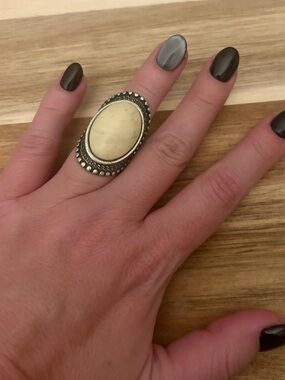 Vintage Oval Ivory Stone Statement Ring Silver Tone Boho Southwestern Size 7
